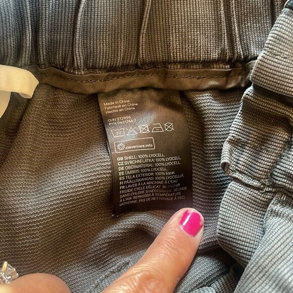 H&M Paper Bag High Waisted Tie Waist Belted, soft loose Shorts dark green - Picture 9 of 12